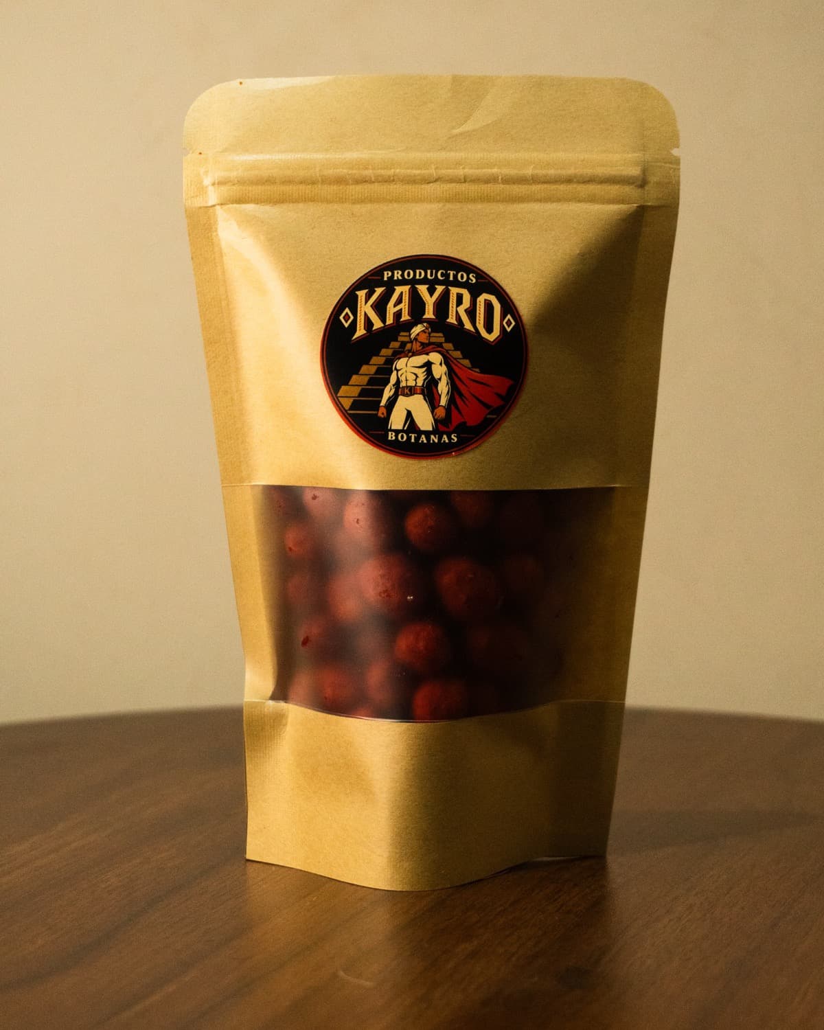 Hot nuts rojo de Productos Kairo, en su bolsa de presentación